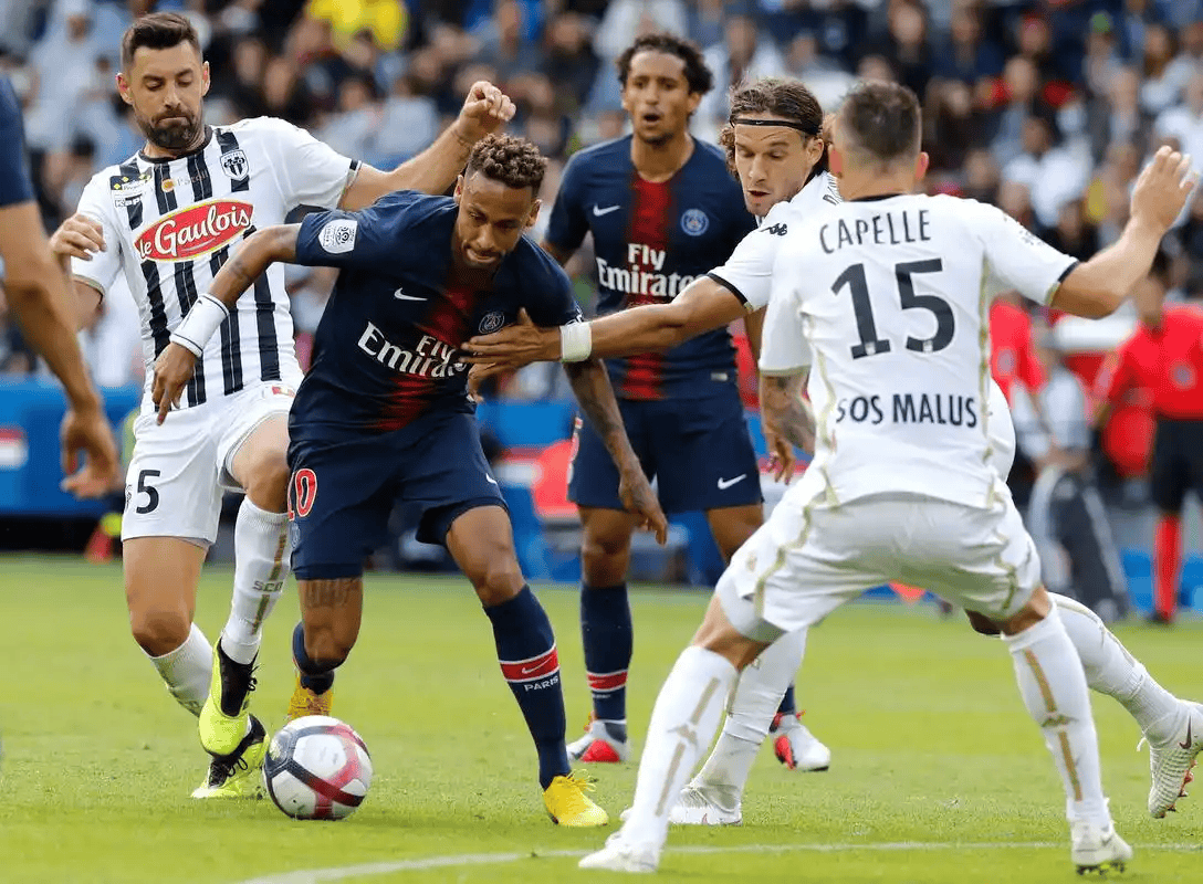 皇冠app下载-赛前法国杯焦点战，纽卡斯尔迎来里程碑，气氛紧张，阵容厚度经受考验的简单介绍