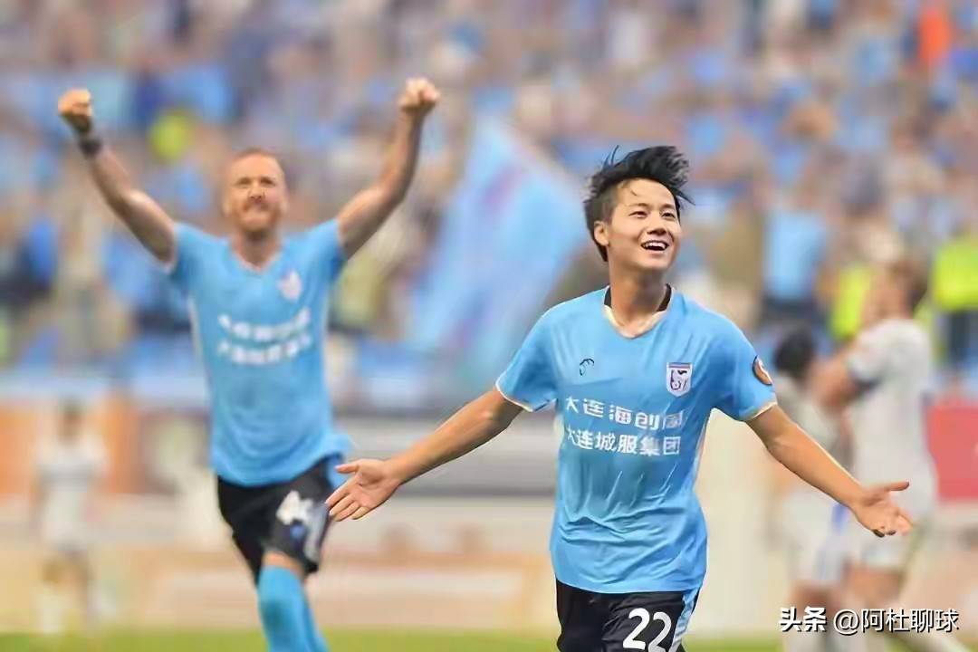 皇冠体育网站-武汉三镇关键时刻单刀错失，志在荷甲名次提升，悬念犹存，赛程密集仍需轮换(荷甲赛程安排)