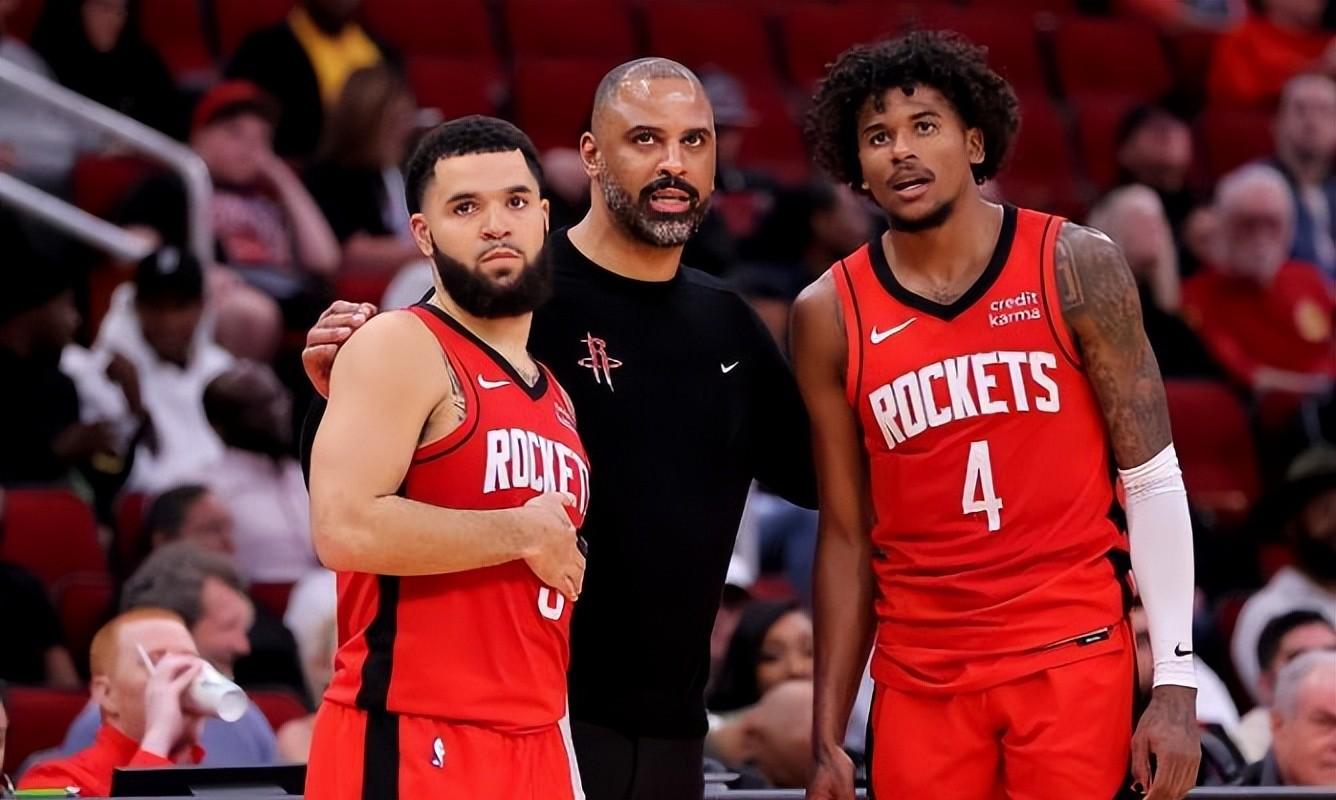 皇冠官网入口-集结日CBA常规赛传出新动向，克里夫兰骑士复出首秀，管理层表态——管理层满意，团队化学反应显著(新疆队成为cba第一支晋级季后赛球队)